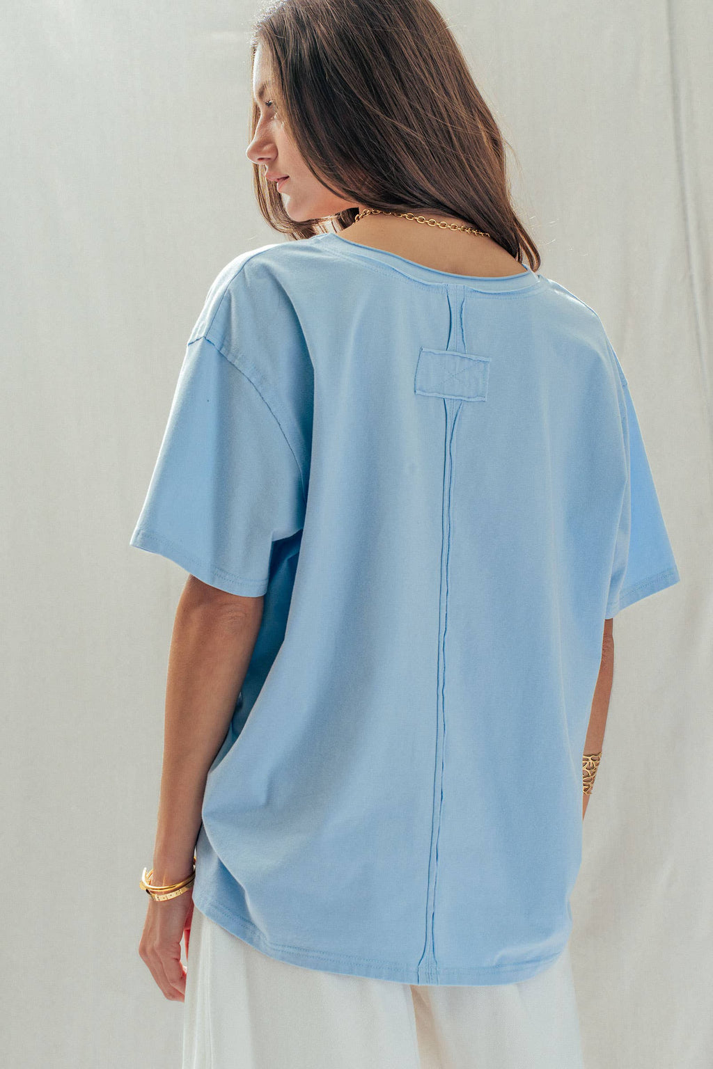 Exposed seam V-Neck Tee