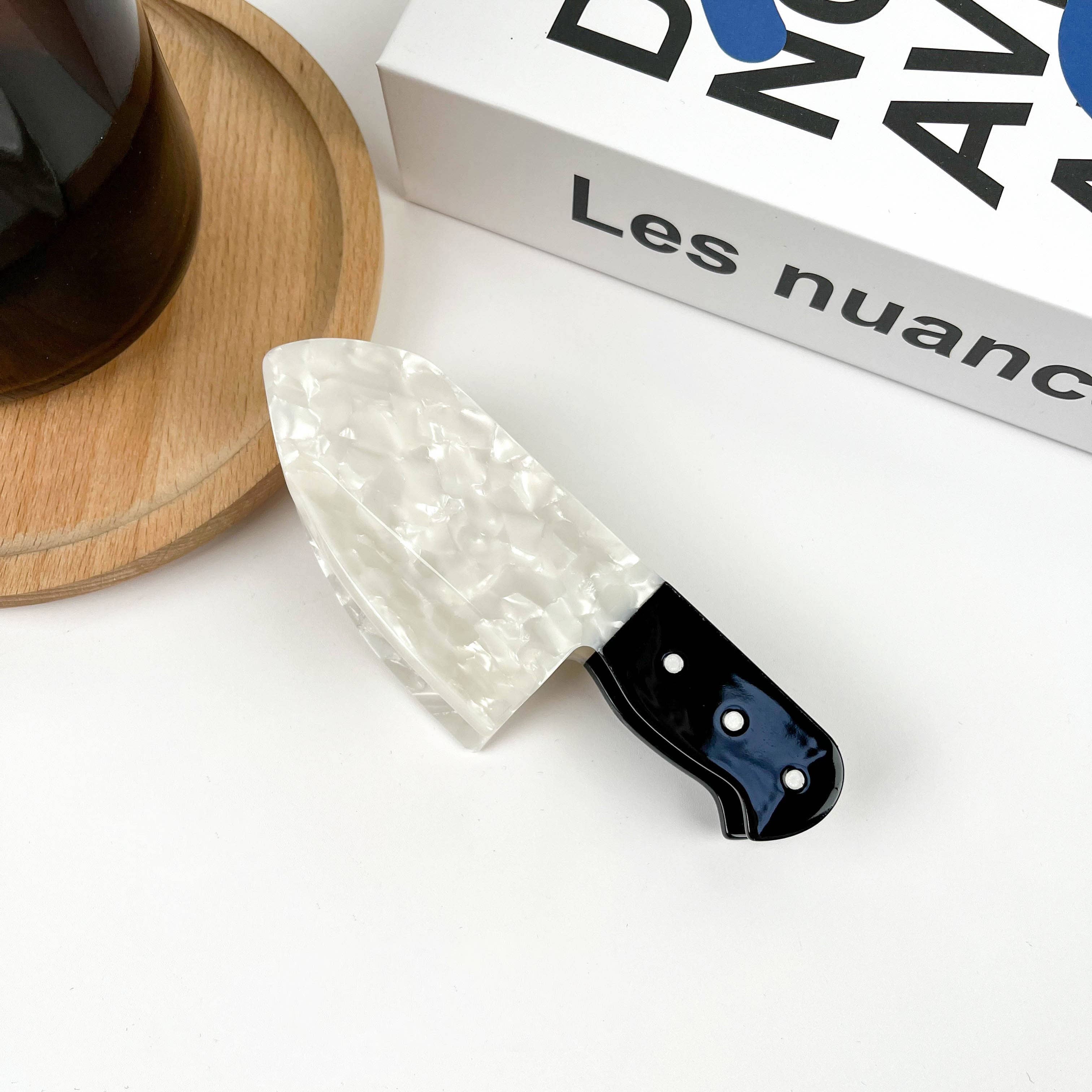 The Pearl Edge Claw Clip